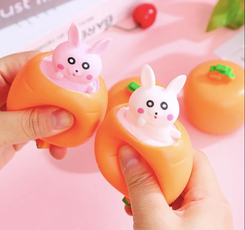 पीकाबू बनी गाजर - पिळून घ्या आणि हसवा खेळणी