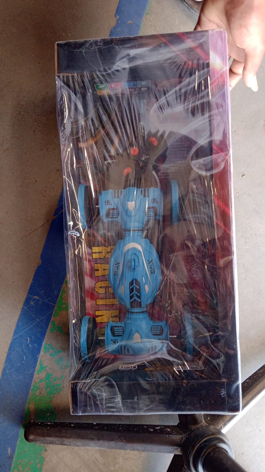 आरसी स्टंट कार - ३६०° दुहेरी बाजूंनी फिरणारा रेसर (१ सेट)